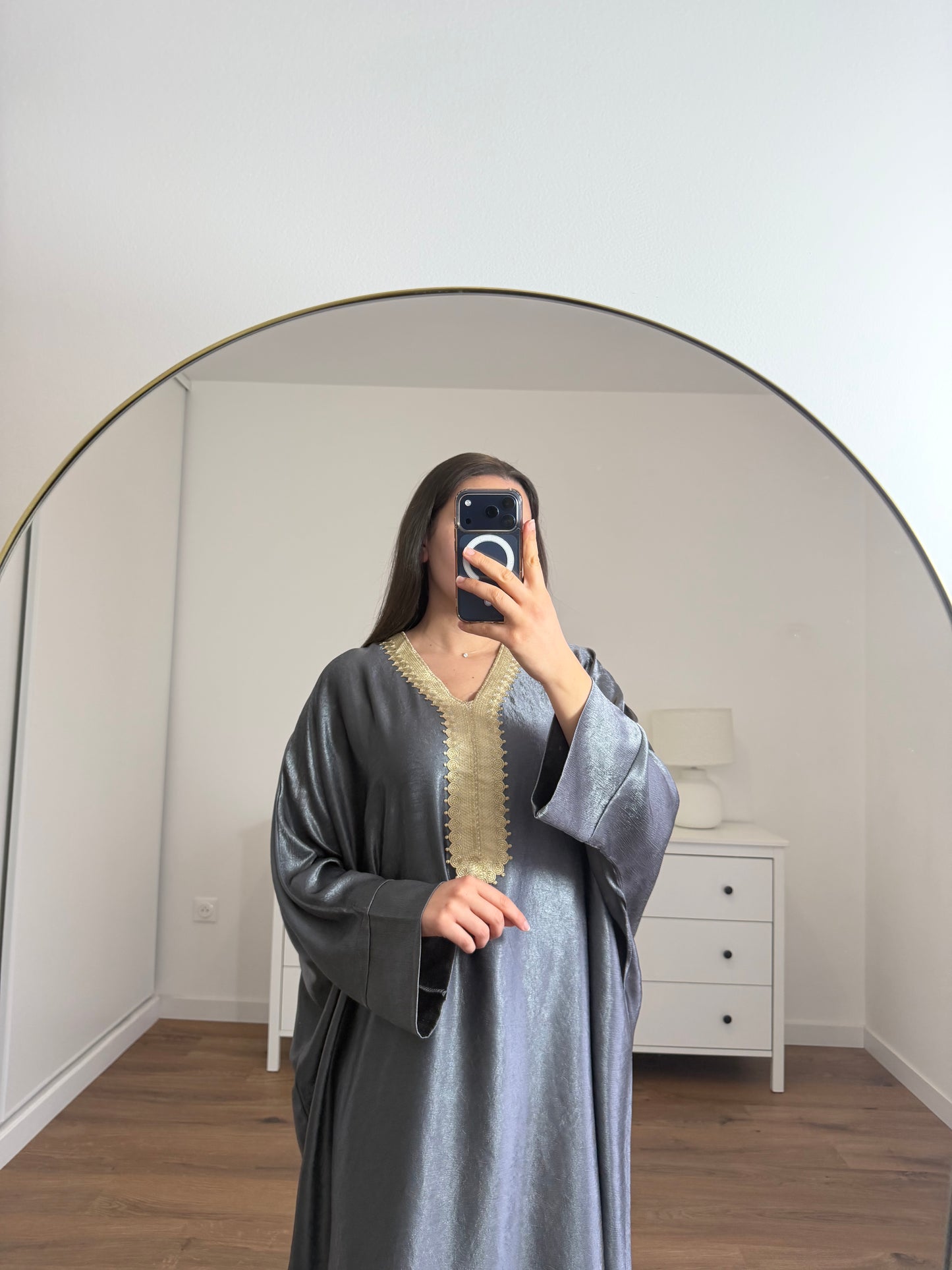 Robe Nour grise